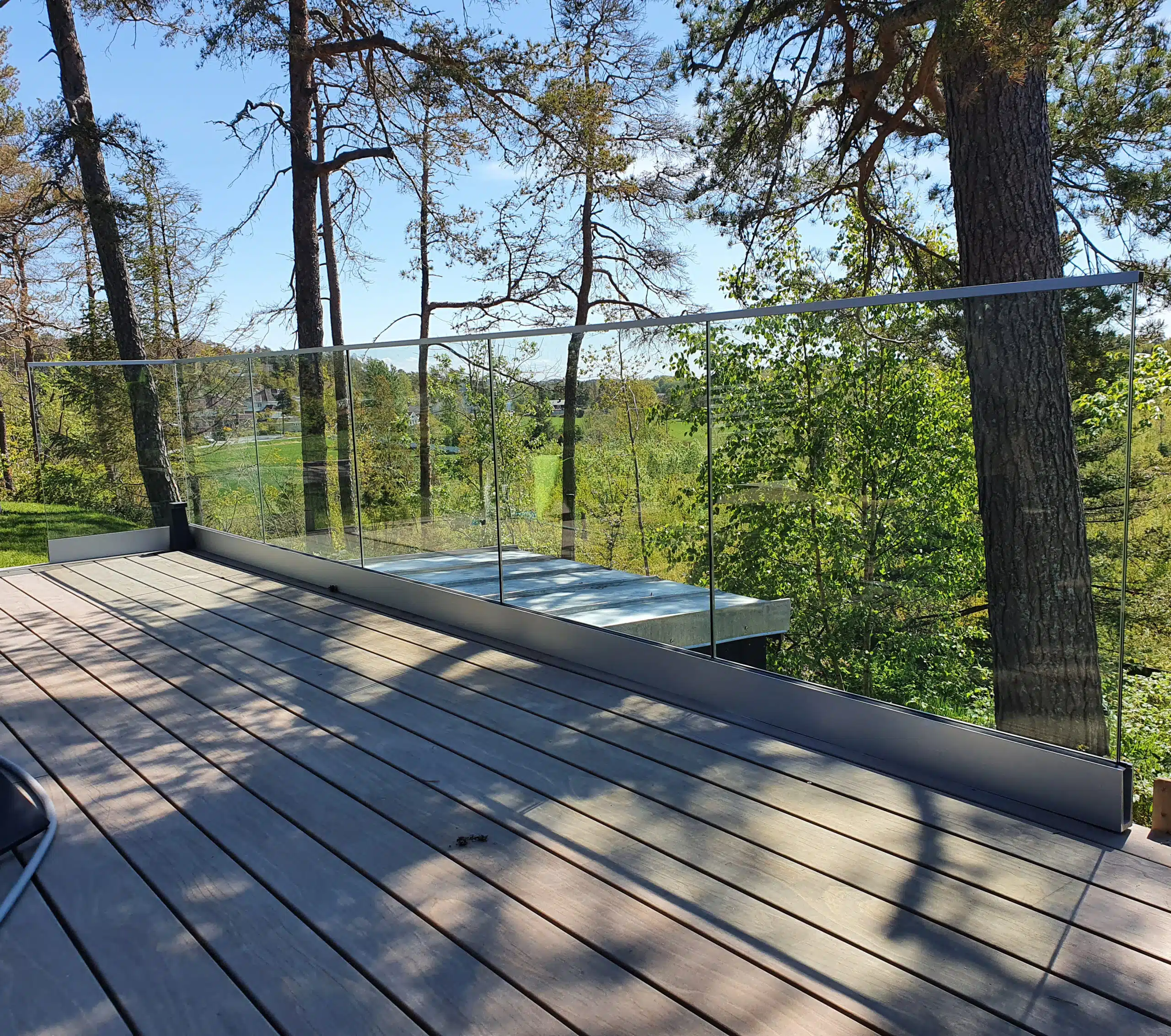 Glassrekkverk fra Frode Strøm – Alt i Glass AS leverer glass, glassrekkverk og innglassing i Larvik, Stavern, Kragerø og Grenland